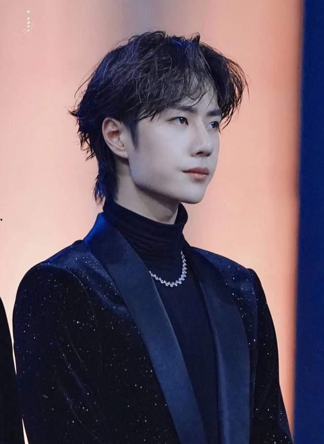 圈内爆料王一博和肖战,揭秘娱乐圈的神秘恋情